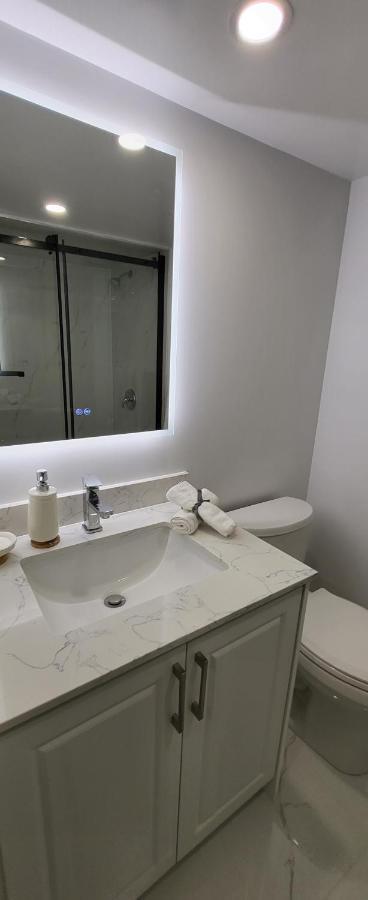 Queen Bedroom With Private Washroom Near 401, 404, Dvp, Markham, North York, Free Parking Toronto Buitenkant foto