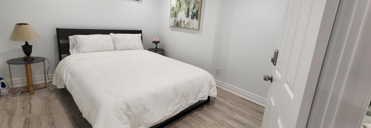 Queen Bedroom With Private Washroom Near 401, 404, Dvp, Markham, North York, Free Parking Toronto Buitenkant foto